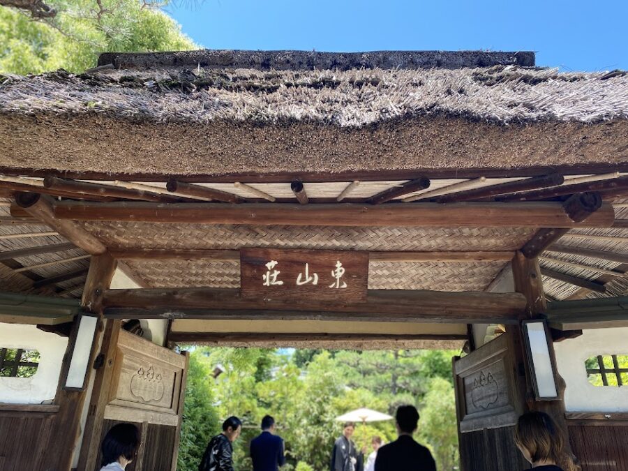 和装前撮り　東山荘　茅葺屋根　名古屋　